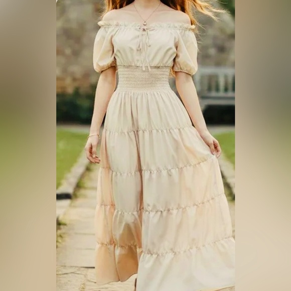 Renaissance Peasant Dress - Picture 3 of 8